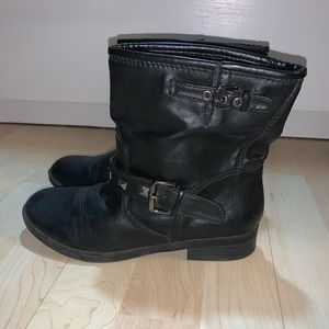 Black boots w/ studs